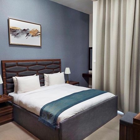 Luxe Grand Hotel Apartments Sharjah Exteriör bild A bedroom in a hotel