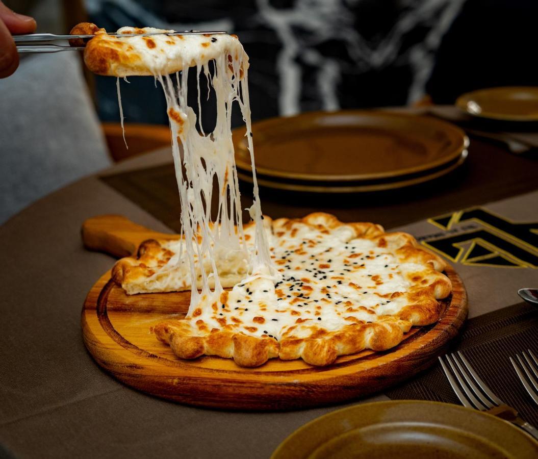 Luxe Grand Hotel Apartments Sharjah Exteriör bild A cheese pizza