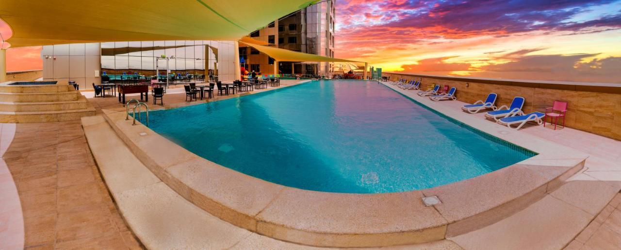 Luxe Grand Hotel Apartments Sharjah Exteriör bild The pool at the hotel