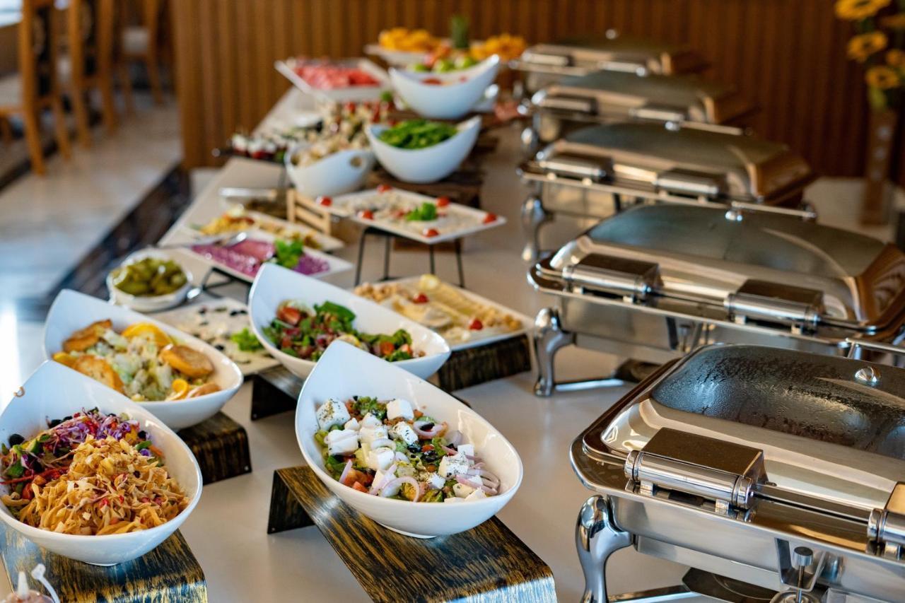 Luxe Grand Hotel Apartments Sharjah Exteriör bild A buffet at a hotel