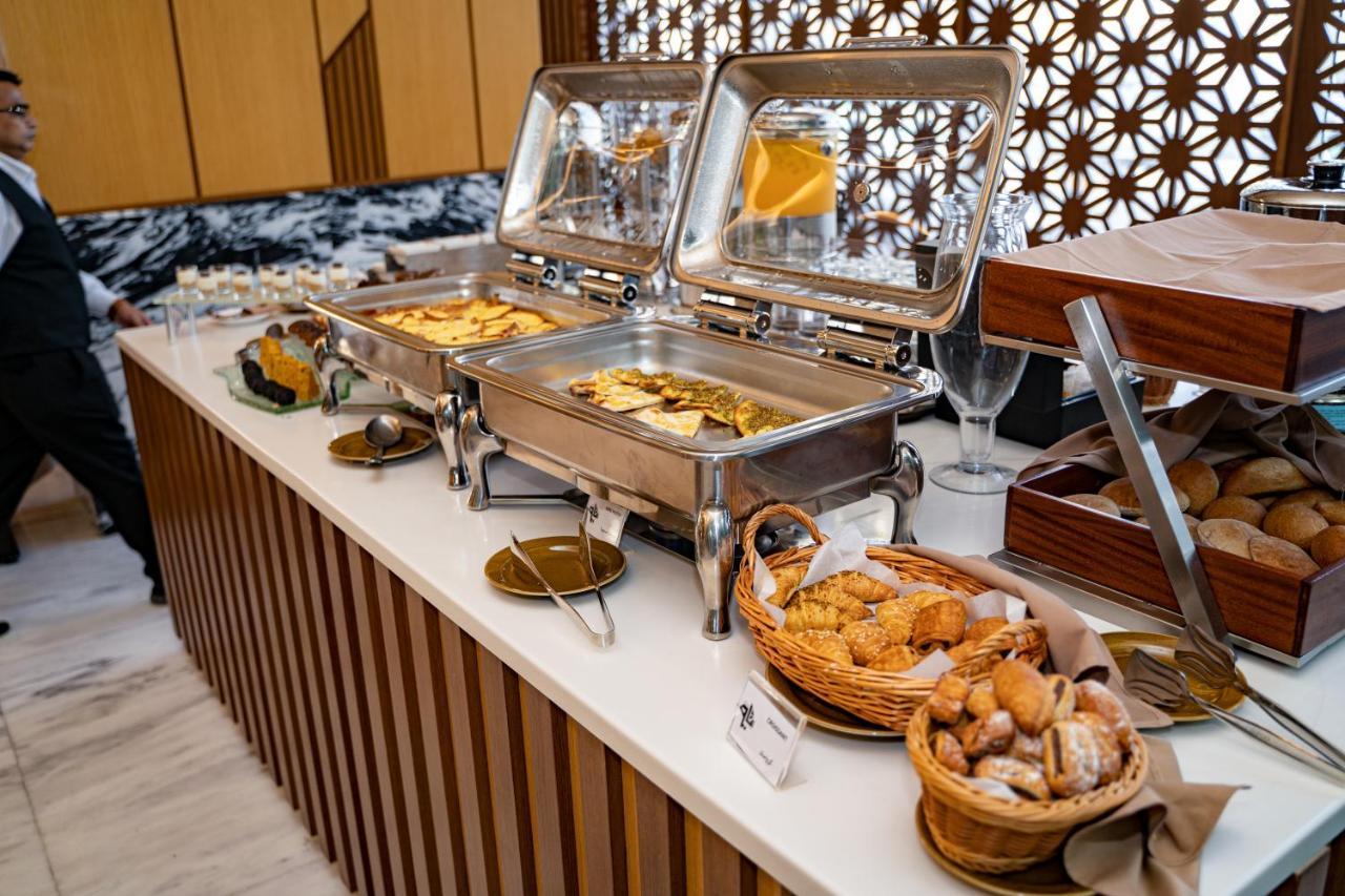 Luxe Grand Hotel Apartments Sharjah Exteriör bild A buffet at a hotel