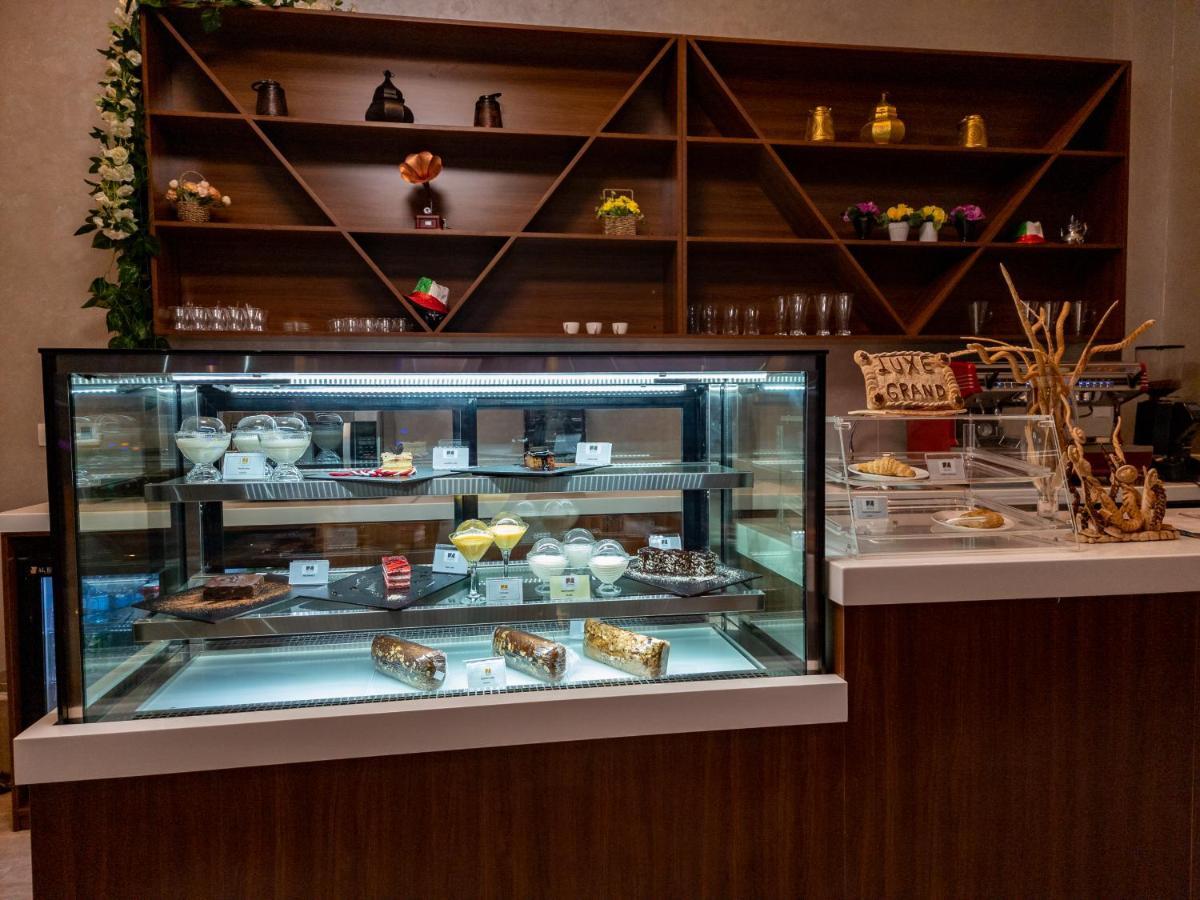 Luxe Grand Hotel Apartments Sharjah Exteriör bild A pastry display case