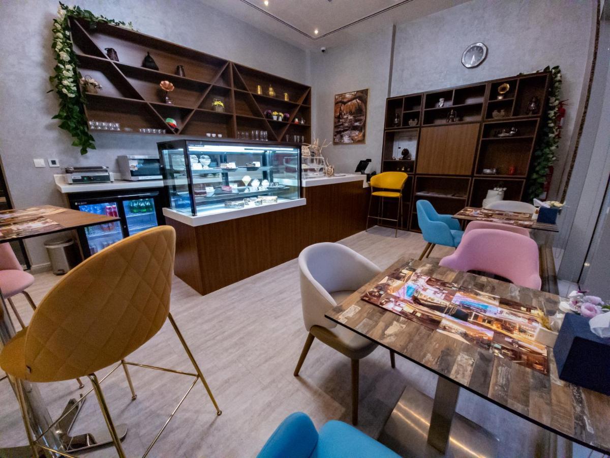 Luxe Grand Hotel Apartments Sharjah Exteriör bild A cafe in the United Arab Emirates