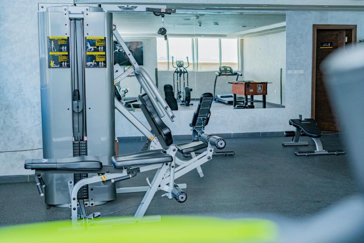 Luxe Grand Hotel Apartments Sharjah Exteriör bild A gym in the hotel