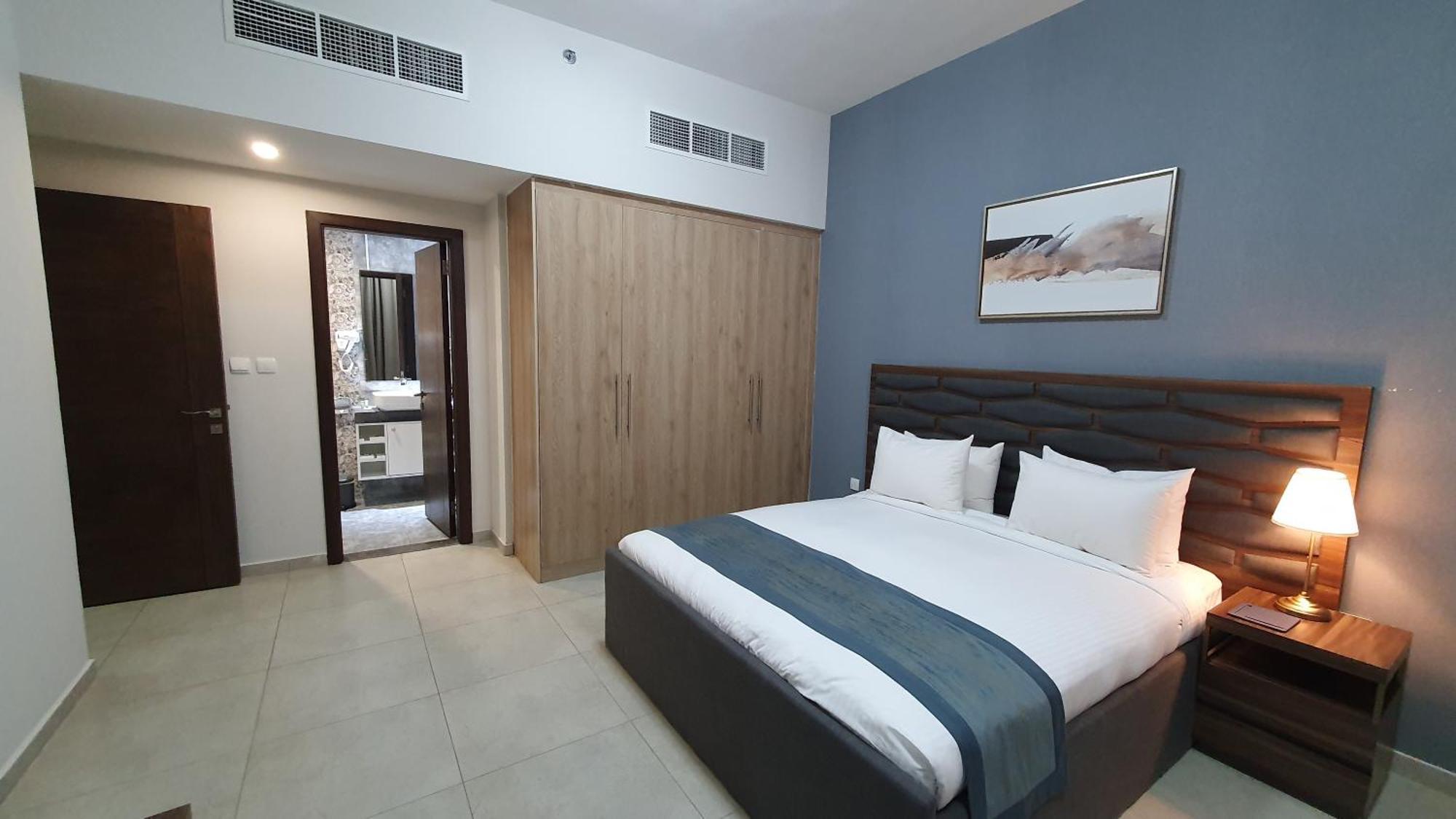 Luxe Grand Hotel Apartments Sharjah Exteriör bild A bedroom in a hotel