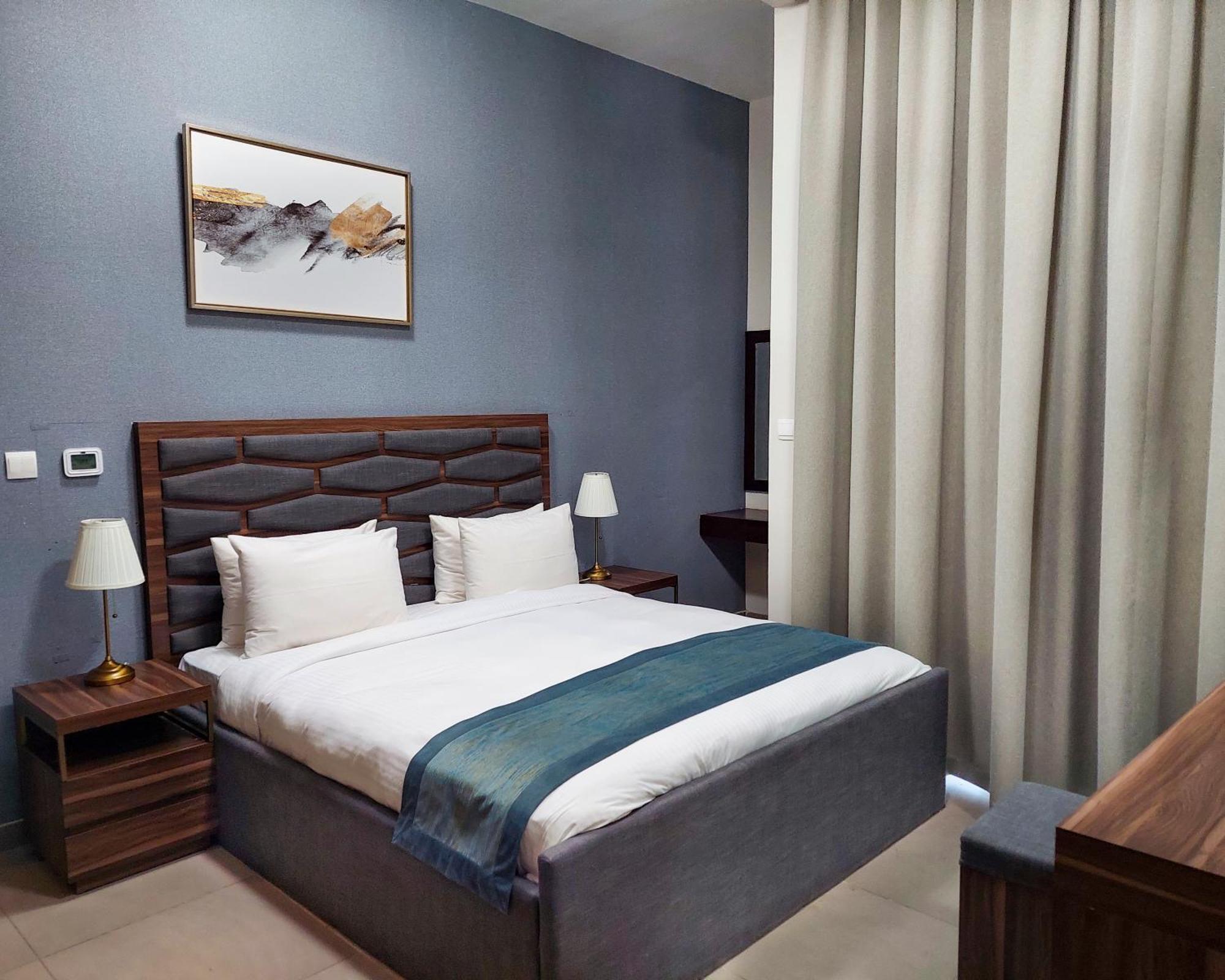Luxe Grand Hotel Apartments Sharjah Exteriör bild A bedroom in a hotel